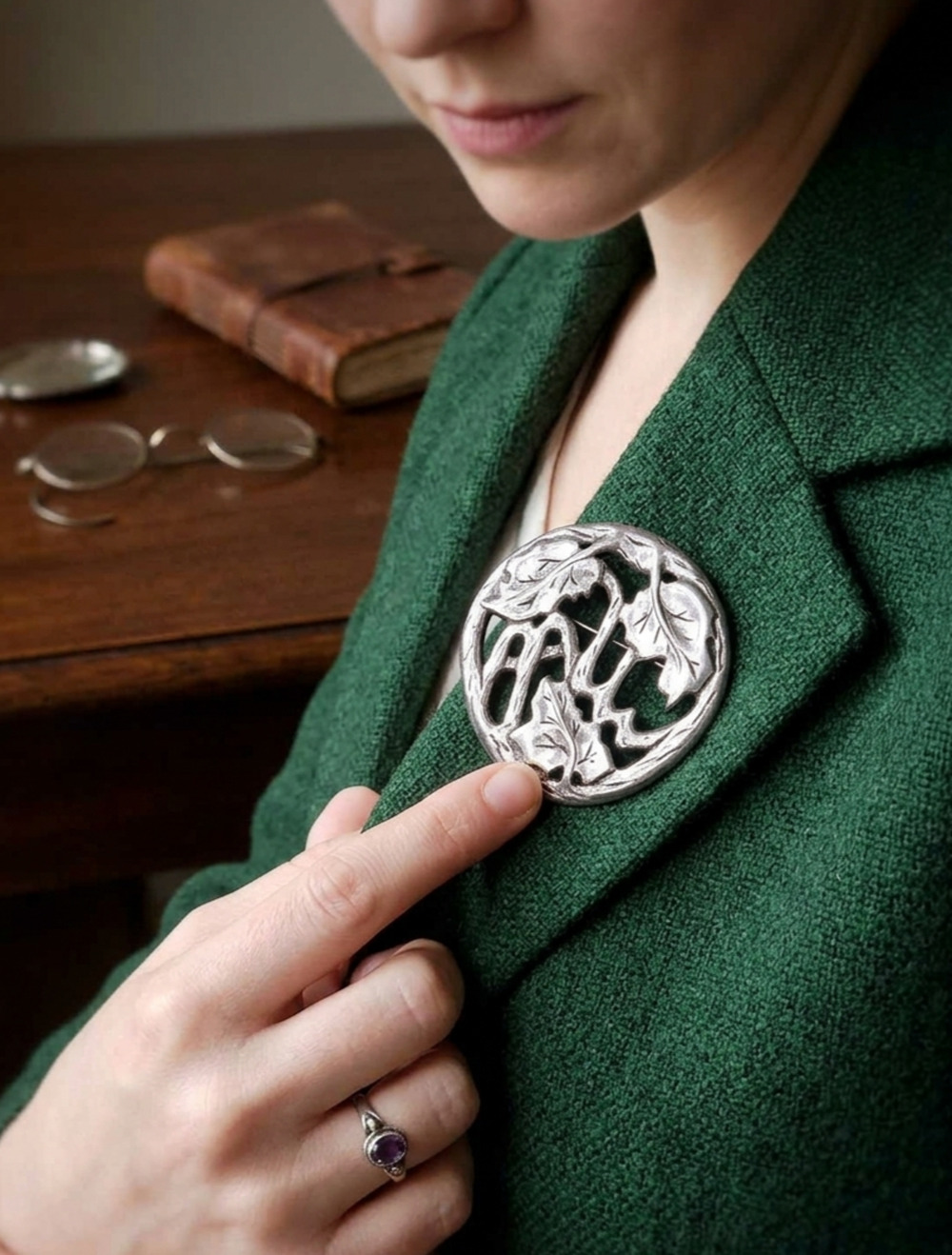 Sterling Silver Art Nouveau Leaf Vine Openwork Round Brooch Pin Rare